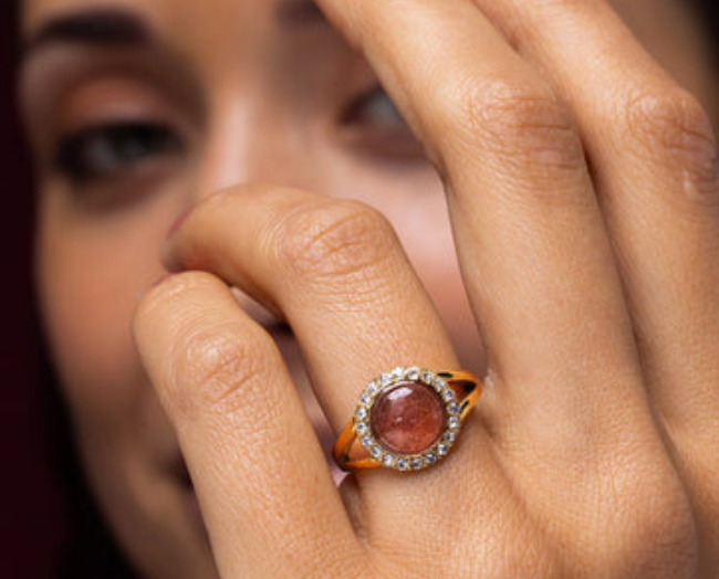 Berry Quartz Ring – Goudkleurig & Sprankelend